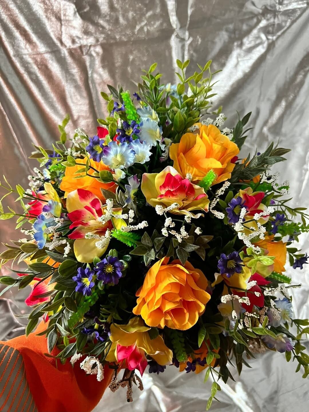 Bright mixed arrangement